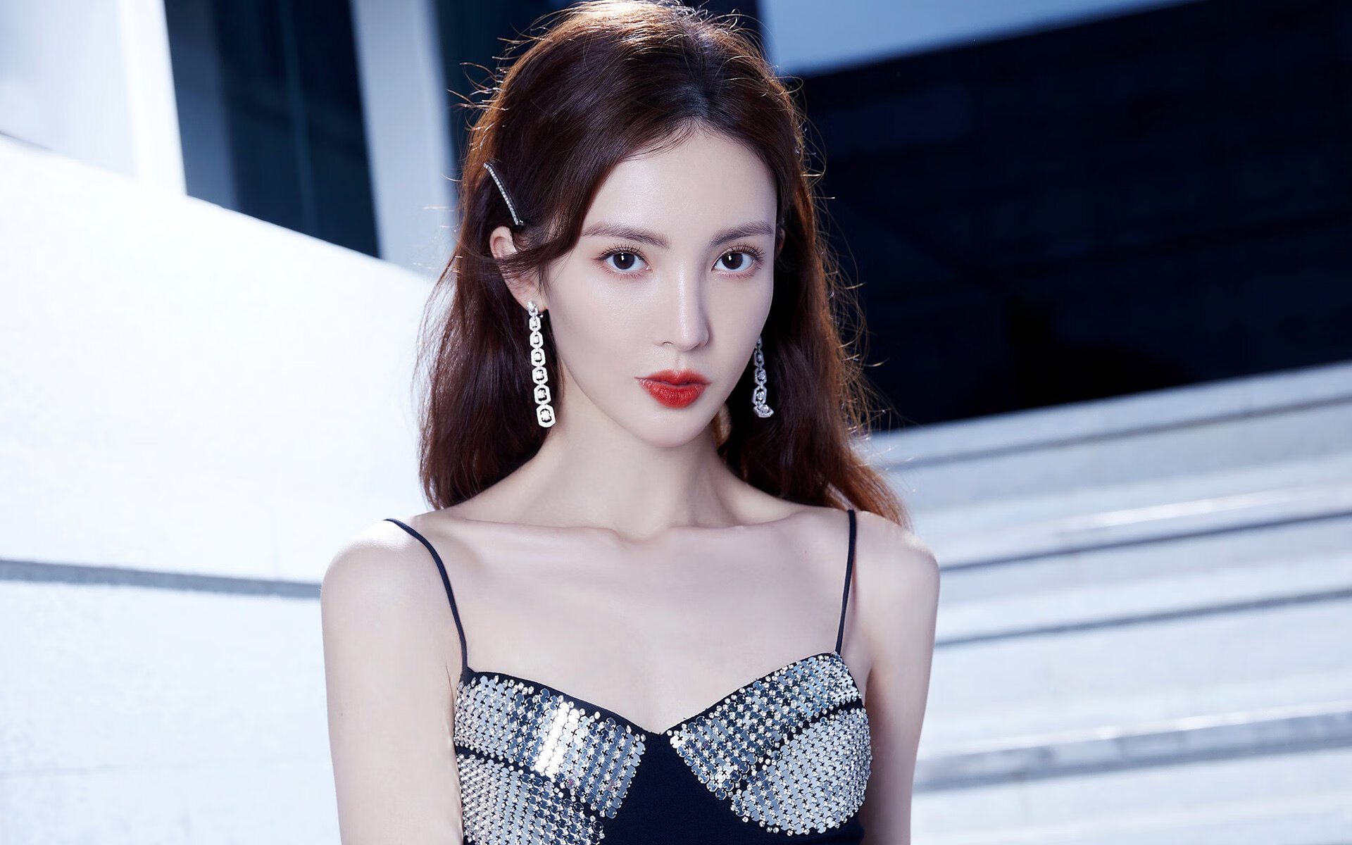 极限双响,F1新赛季巴林惊险启航,全黑队加时鏖战续写传奇